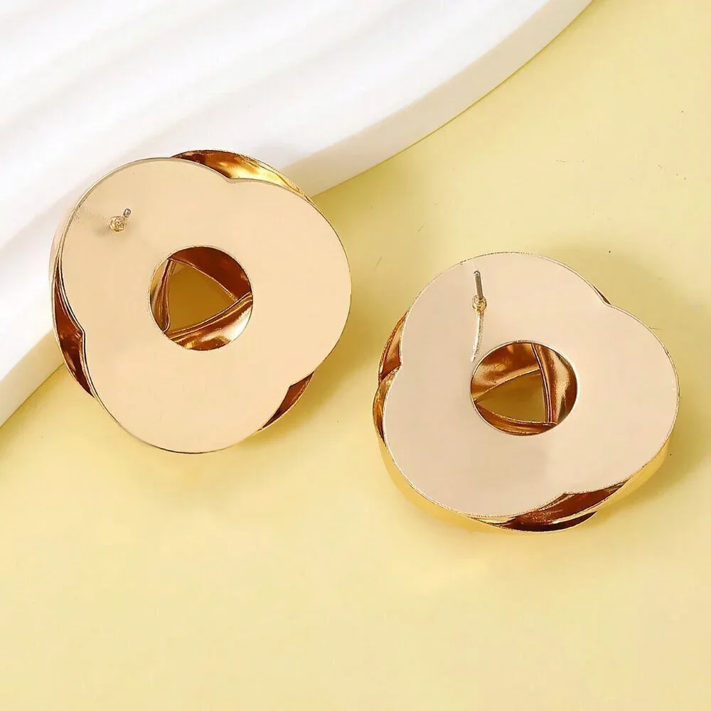 Yellow Gold Old Money Women's Exaggerated Twisted Metallic Stud Earrings